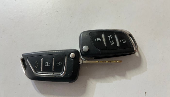 2021 Maruti Baleno SIGMA PETROL 1.2, Petrol, Manual, 66,402 km, Key Close Up