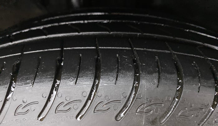 2022 KIA CARENS PRESTIGE PLUS 1.4G DCT 7STR, Petrol, Automatic, 1,486 km, Right Front Tyre Tread