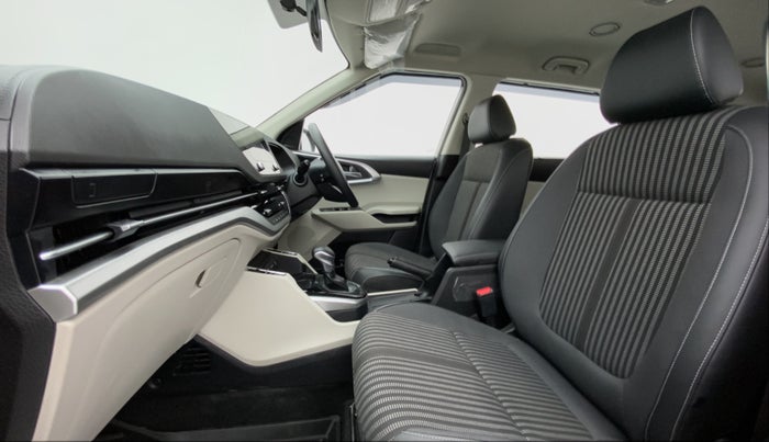 2022 KIA CARENS PRESTIGE PLUS 1.4G DCT 7STR, Petrol, Automatic, 1,486 km, Right Side Front Door Cabin