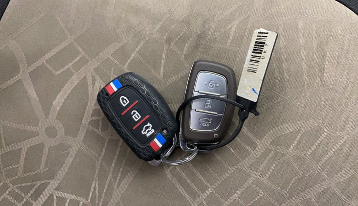 2014 Hyundai Grand i10 ASTA 1.2 KAPPA VTVT, Petrol, Manual, 24,121 km, Key Close Up