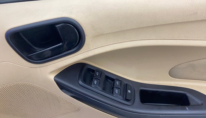 2015 Ford Figo Aspire TREND 1.2 PETROL, Petrol, Manual, 48,773 km, Driver Side Door Panels Control