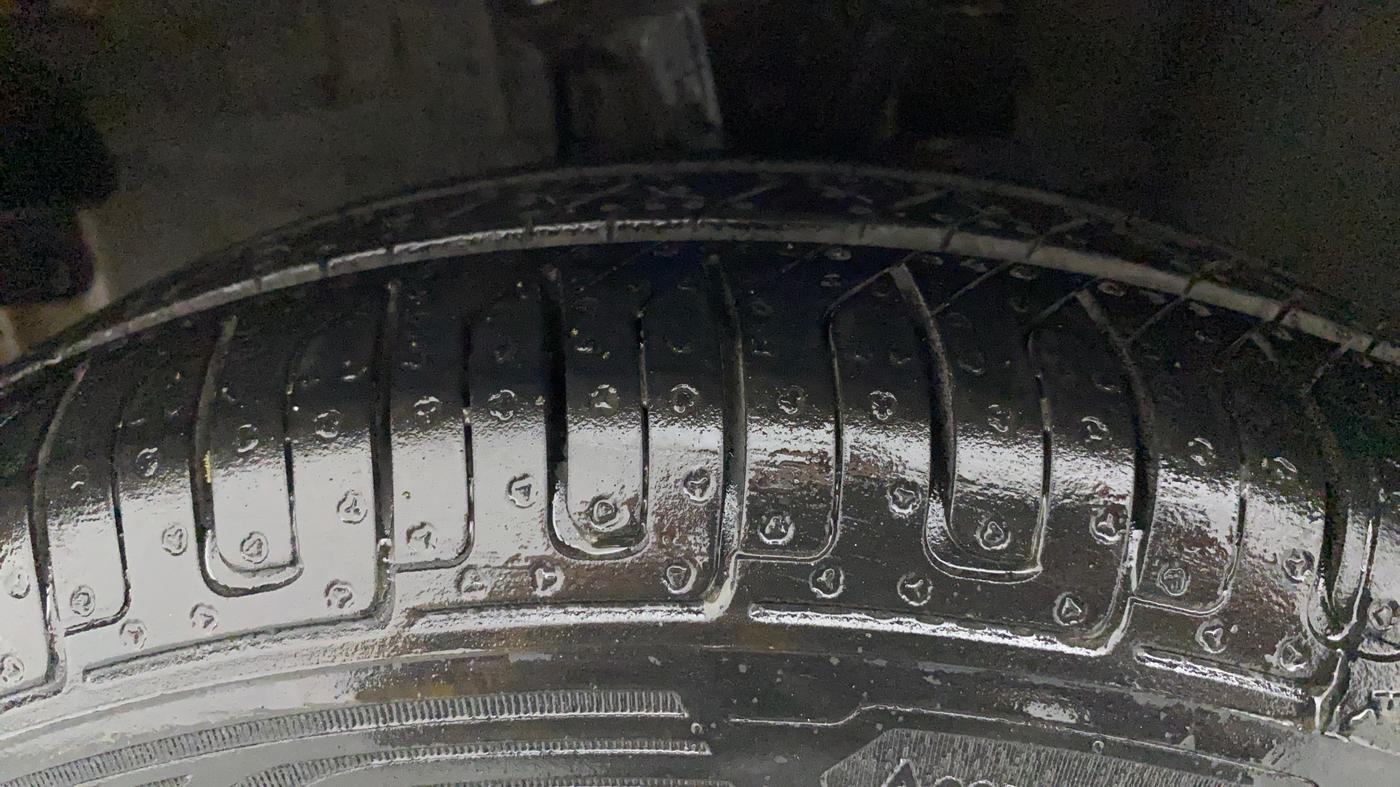 2010 Hyundai i10 MAGNA 1.2, Petrol, Manual, 43,050 km, Left Front Tyre Tread