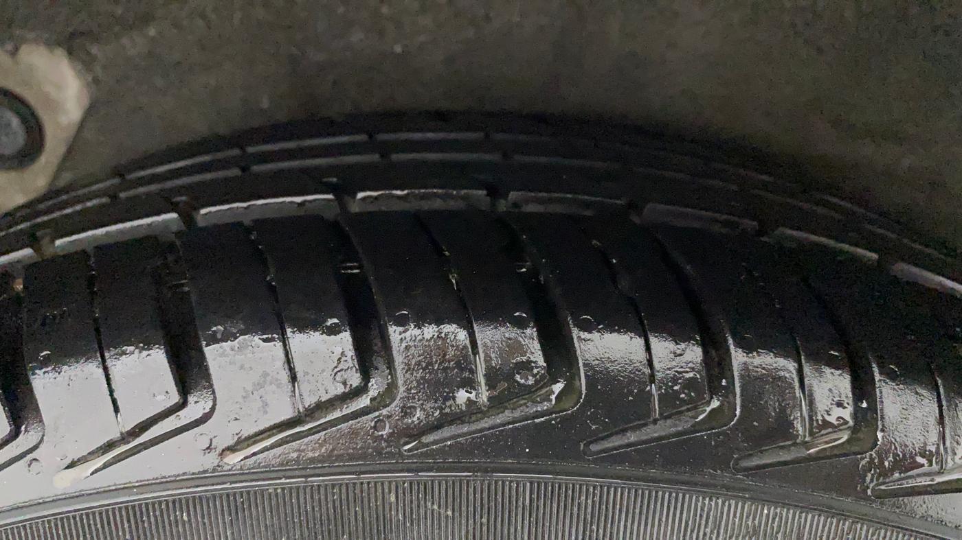2010 Hyundai i10 MAGNA 1.2, Petrol, Manual, 43,050 km, Right Rear Tyre Tread