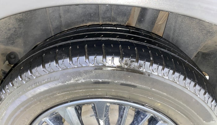 2021 Maruti XL6 ALPHA MT, Petrol, Manual, 28,476 km, Left Rear Tyre Tread