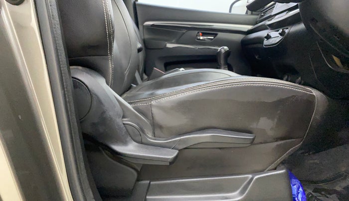 2021 Maruti XL6 ALPHA MT, Petrol, Manual, 28,476 km, Driver Side Adjustment Panel