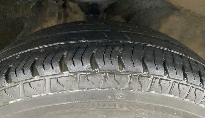 2009 Maruti Alto LXI, Petrol, Manual, 25,627 km, Right Front Tyre Tread