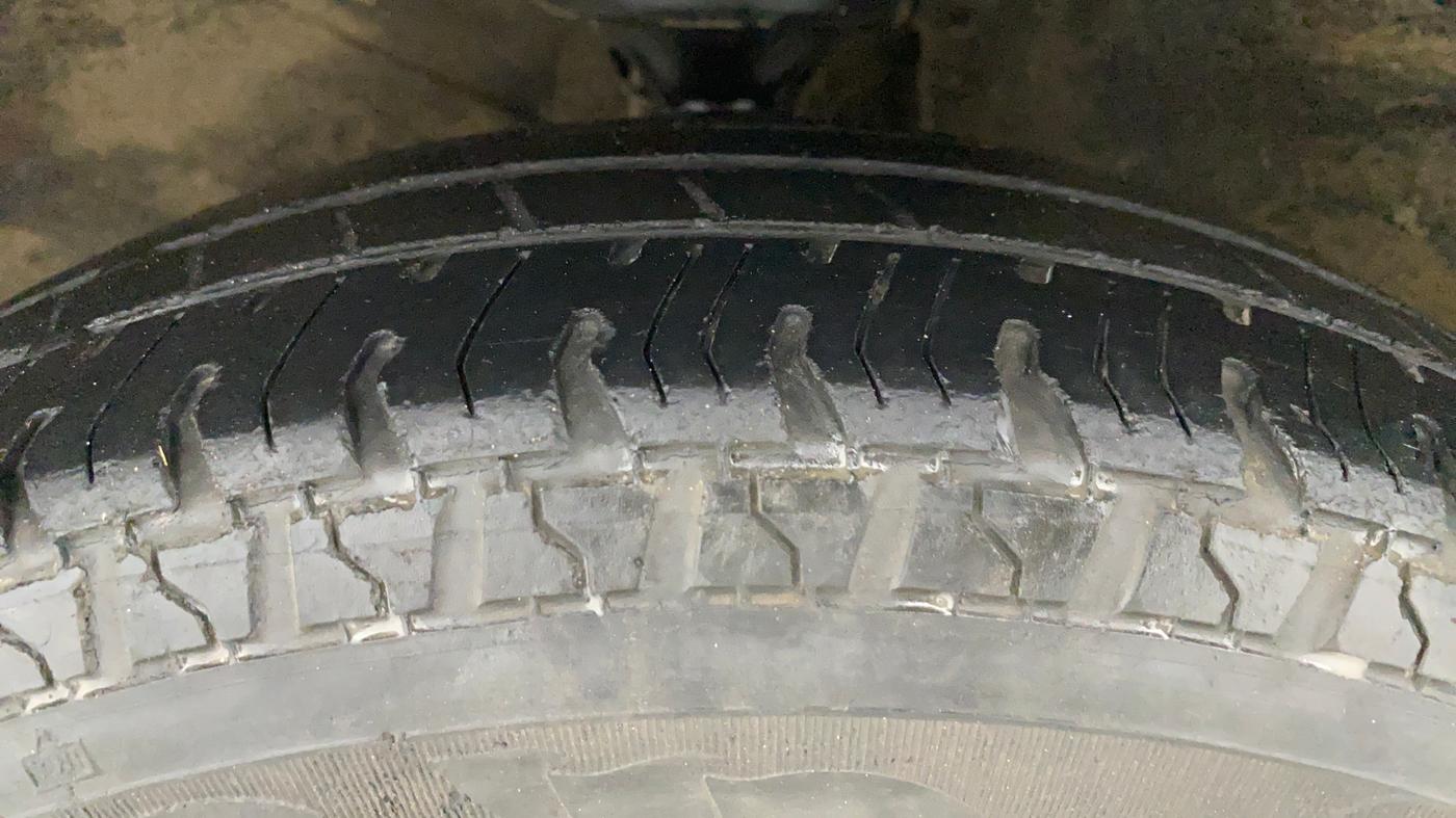 2009 Maruti Alto LXI, Petrol, Manual, 25,627 km, Left Front Tyre Tread