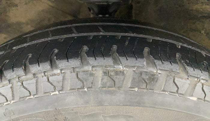 2009 Maruti Alto LXI, Petrol, Manual, 25,627 km, Left Front Tyre Tread