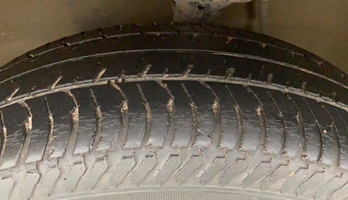 2015 Maruti Alto K10 VXI, Petrol, Manual, 38,593 km, Left Front Tyre Tread
