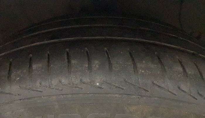 2014 Hyundai Xcent S (O) 1.2, Petrol, Manual, 94,087 km, Right Front Tyre Tread