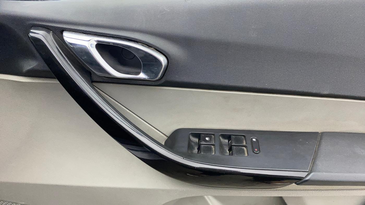 2018 Tata Tiago XZ PETROL, Petrol, Manual, 77,888 km, Driver Side Door Panels Control