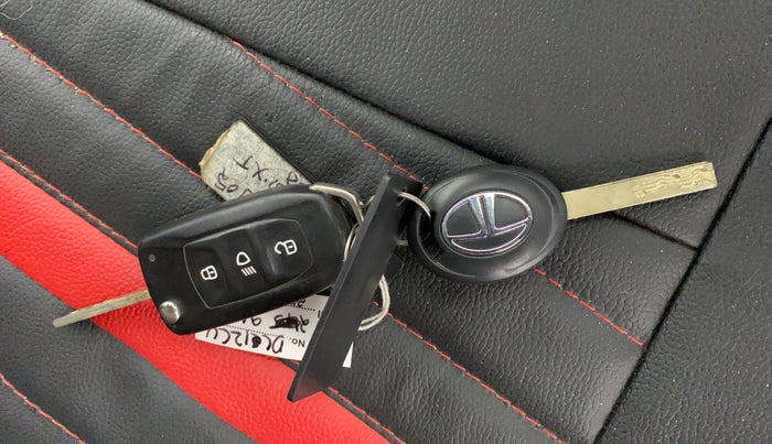 2022 Tata Tiago XT CNG, CNG, Manual, 57,807 km, Key Close Up