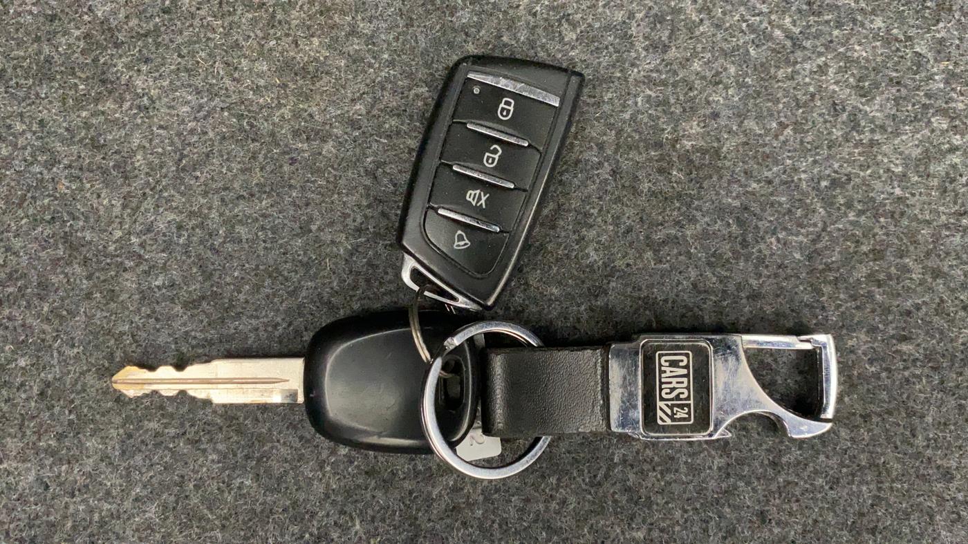 2017 Maruti Alto 800 LXI, Petrol, Manual, 71,958 km, Key Close Up