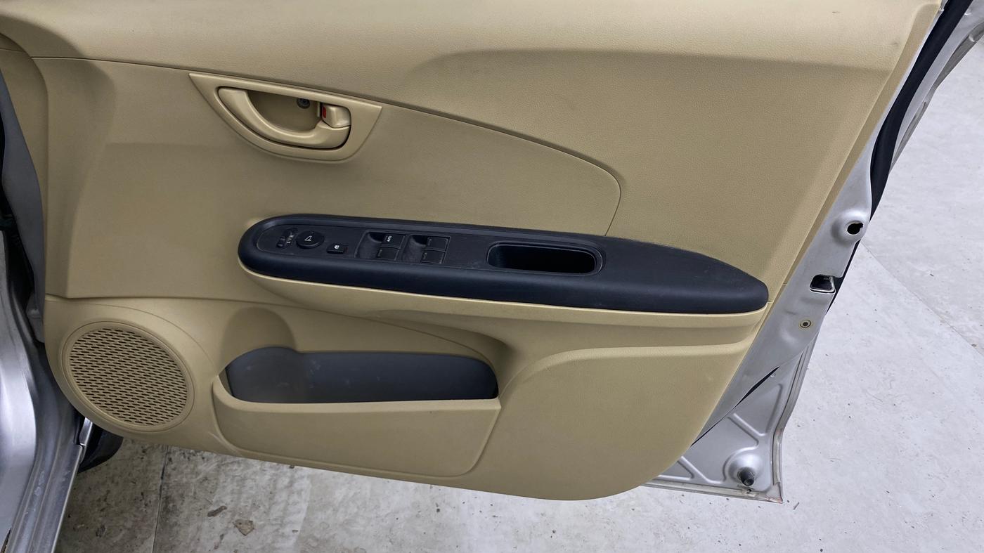 2017 Honda Brio S MT, Petrol, Manual, 64,200 km, Driver Side Door Panels Control