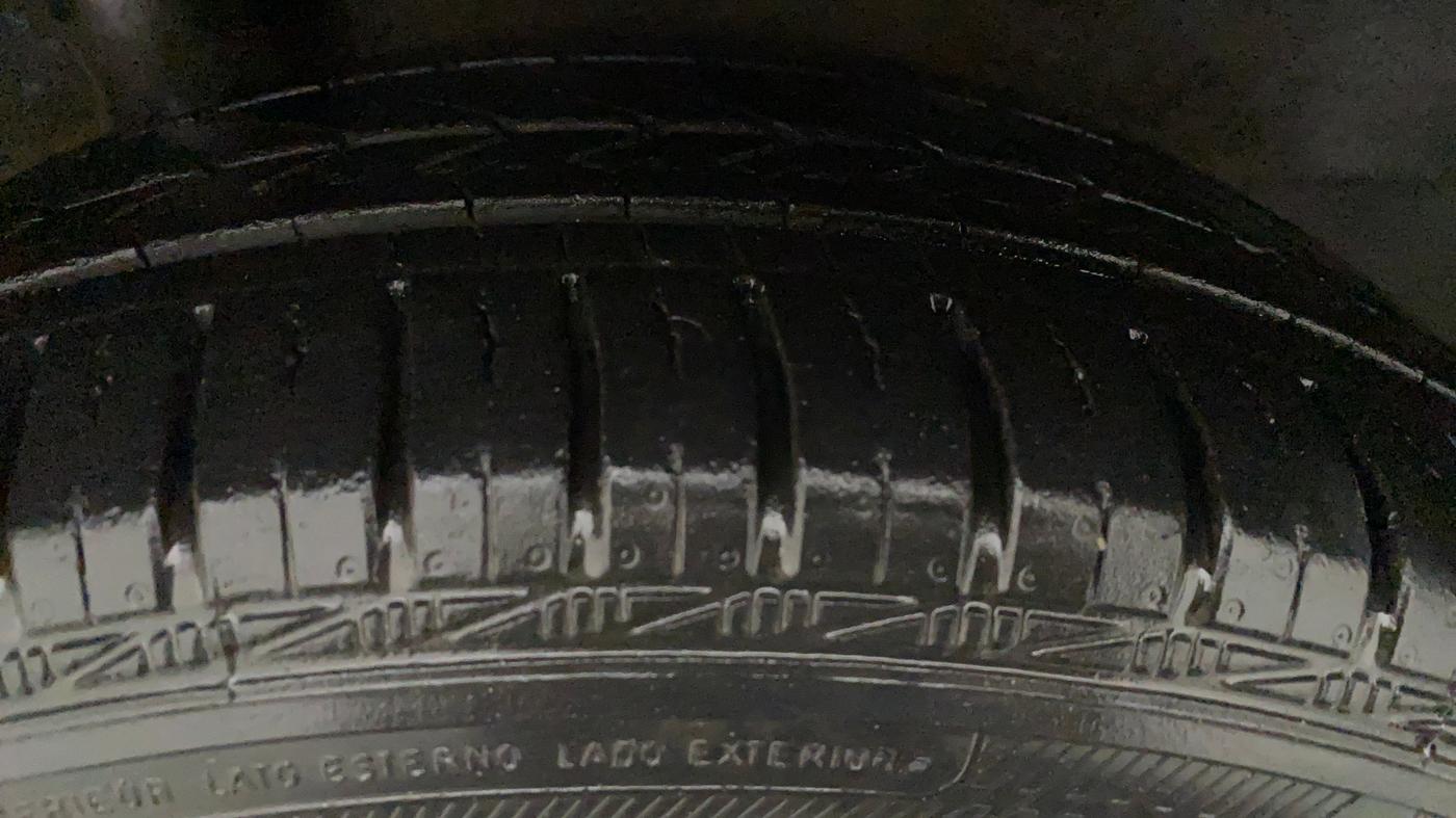2014 Honda Brio S MT, Petrol, Manual, 25,665 km, Right Front Tyre Tread