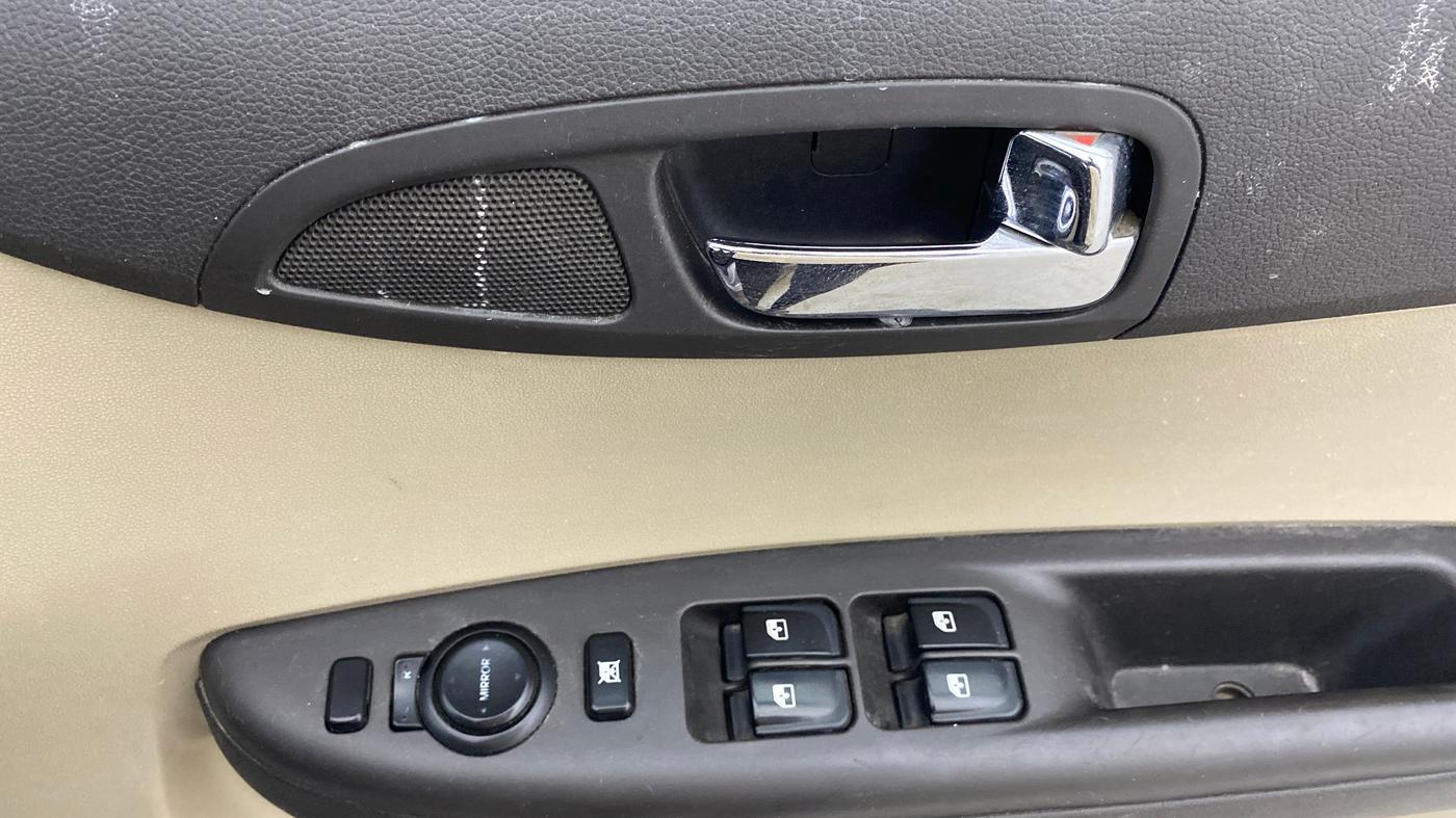 2013 Hyundai i20 ASTA 1.2, Petrol, Manual, 70,917 km, Driver Side Door Panels Control