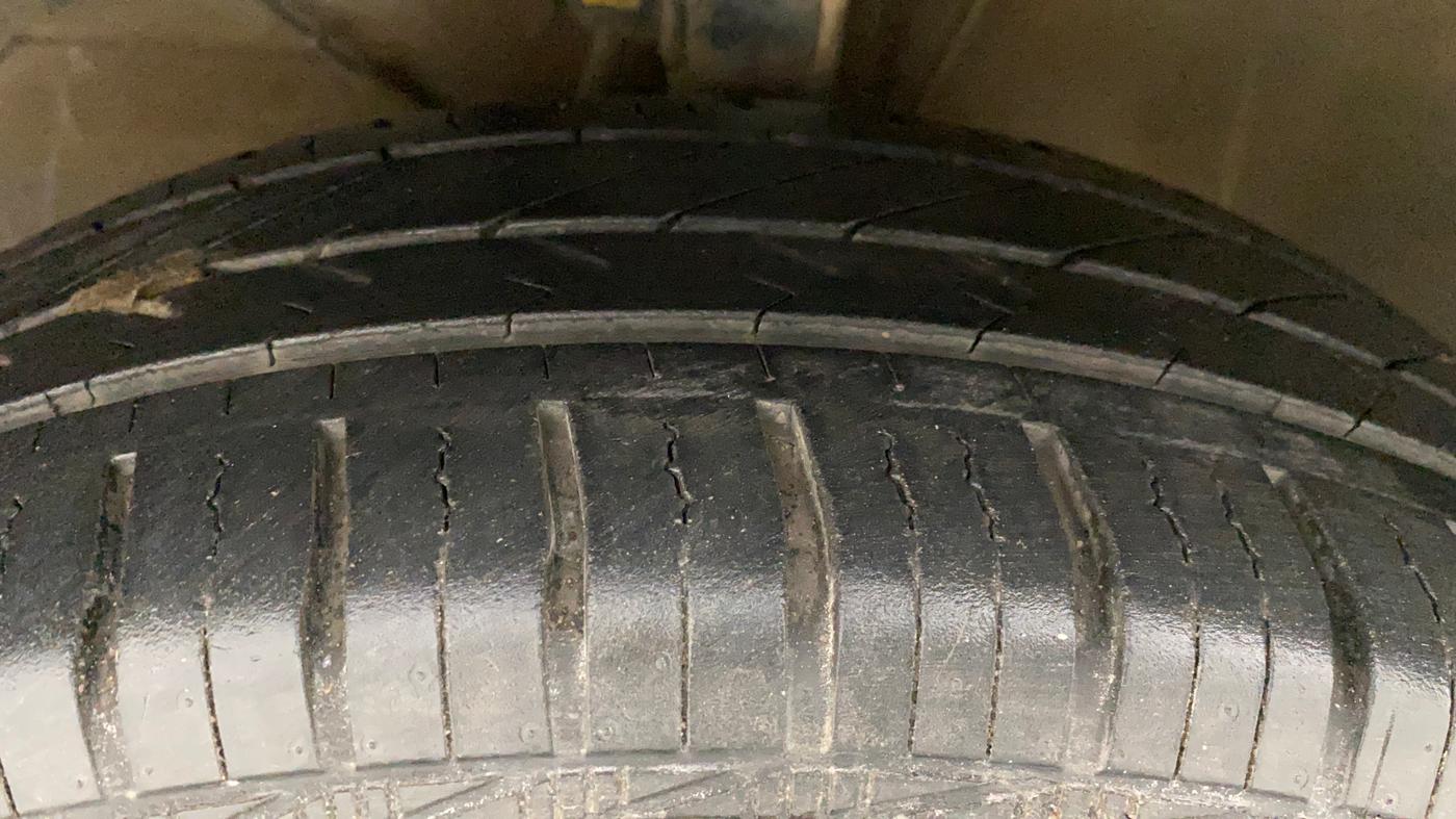2017 Maruti Dzire VXI, Petrol, Manual, 89,533 km, Left Front Tyre Tread