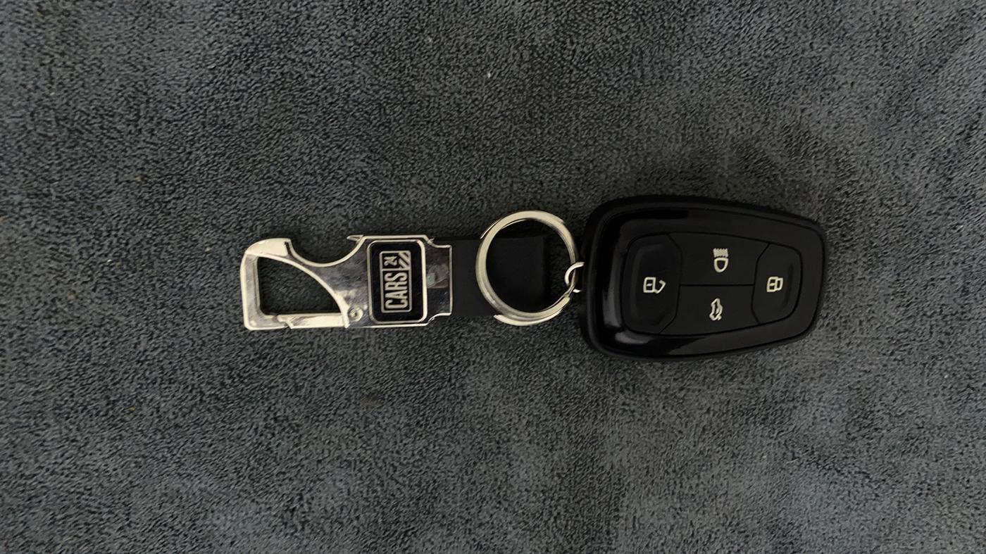 2022 Tata PUNCH CREATIVE AMT 1.2 RTN DUAL TONE, Petrol, Automatic, 18,456 km, Key Close Up