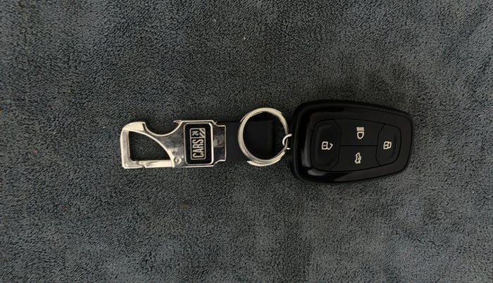 2022 Tata PUNCH CREATIVE AMT 1.2 RTN DUAL TONE, Petrol, Automatic, 18,456 km, Key Close Up