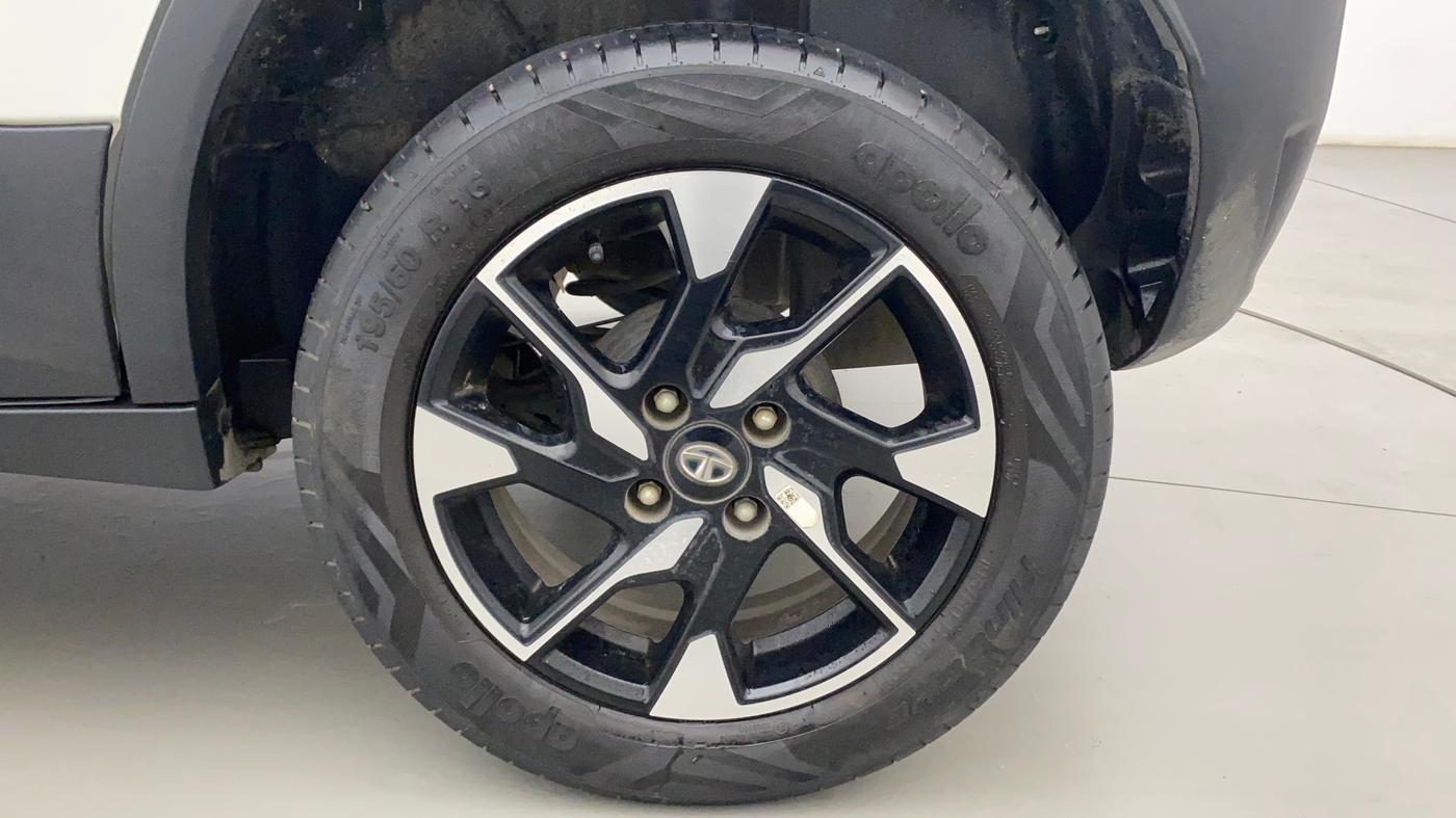 2022 Tata PUNCH CREATIVE AMT 1.2 RTN DUAL TONE, Petrol, Automatic, 18,456 km, Left Rear Wheel
