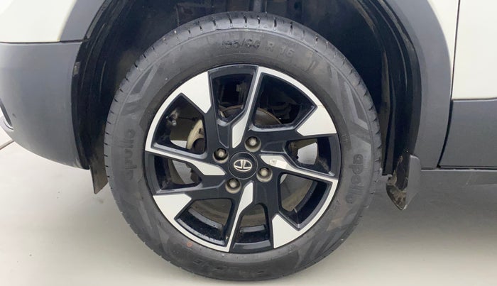 2022 Tata PUNCH CREATIVE AMT 1.2 RTN DUAL TONE, Petrol, Automatic, 18,456 km, Left Front Wheel