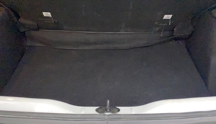 2022 Tata PUNCH CREATIVE AMT 1.2 RTN DUAL TONE, Petrol, Automatic, 18,456 km, Boot Inside