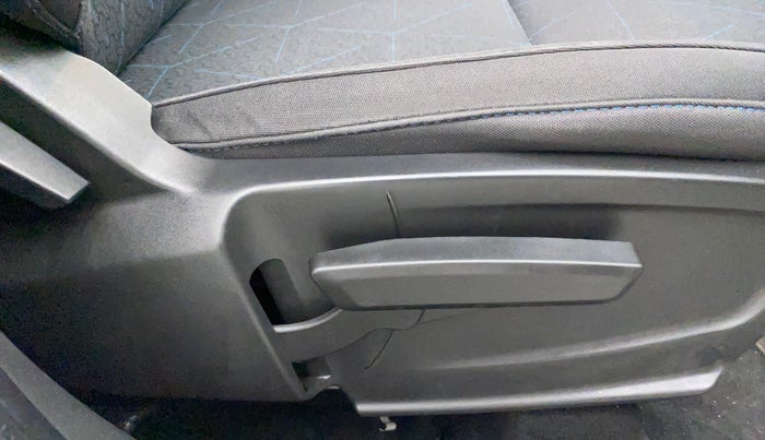 2022 Tata PUNCH CREATIVE AMT 1.2 RTN DUAL TONE, Petrol, Automatic, 18,456 km, Driver Side Adjustment Panel