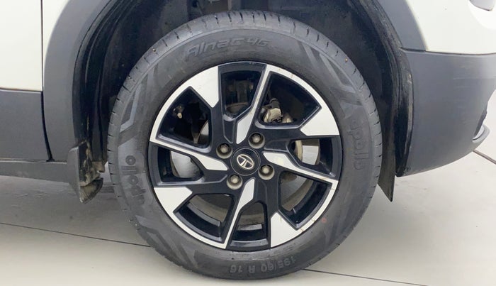 2022 Tata PUNCH CREATIVE AMT 1.2 RTN DUAL TONE, Petrol, Automatic, 18,456 km, Right Front Wheel