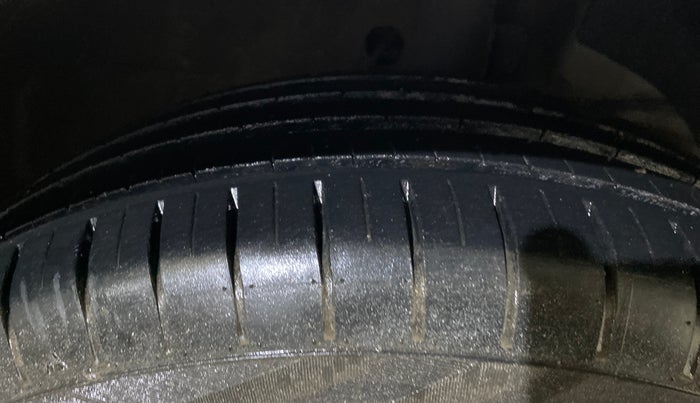 2021 Maruti Swift ZXI, Petrol, Manual, 26,404 km, Right Front Tyre Tread