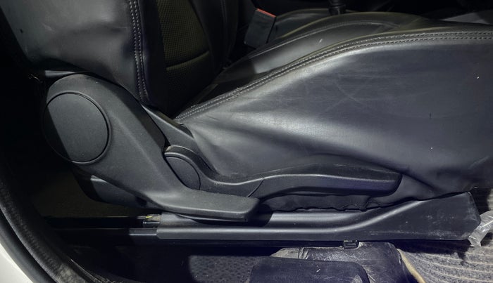 2021 Maruti Swift ZXI, Petrol, Manual, 26,404 km, Driver Side Adjustment Panel