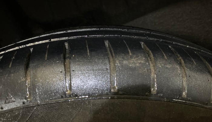 2021 Maruti Swift ZXI, Petrol, Manual, 26,404 km, Right Rear Tyre Tread
