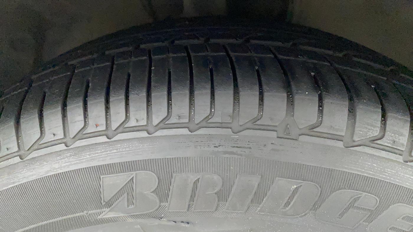 2011 Toyota Corolla Altis G PETROL, Petrol, Manual, 70,565 km, Right Front Tyre Tread
