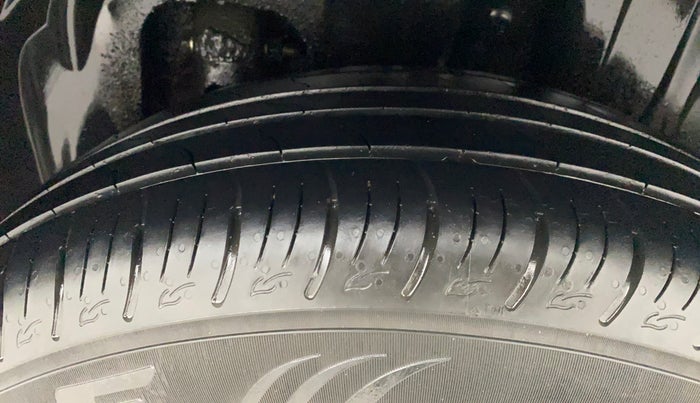 2022 Mahindra XUV300 1.2 W8 OPT, Petrol, Manual, 37,876 km, Left Rear Tyre Tread