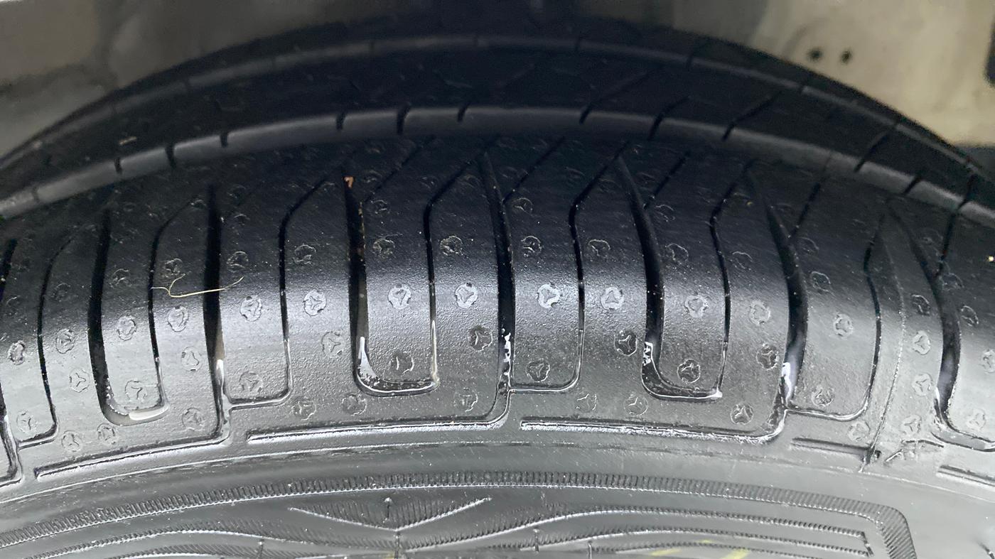 2014 Hyundai Eon ERA PLUS, Petrol, Manual, 73,587 km, Right Front Tyre Tread