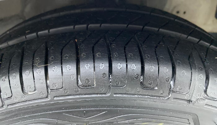 2014 Hyundai Eon ERA PLUS, Petrol, Manual, 73,587 km, Right Front Tyre Tread