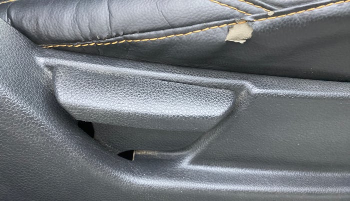 2014 Hyundai Eon ERA PLUS, Petrol, Manual, 73,587 km, Driver Side Adjustment Panel