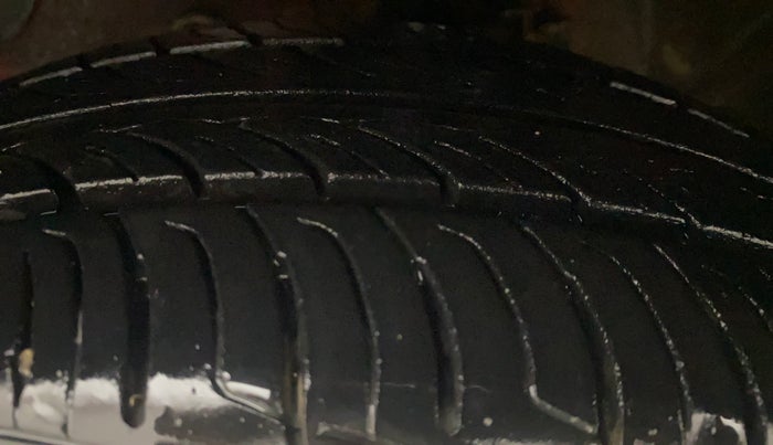 2020 Hyundai Grand i10 SPORTZ 1.2 KAPPA VTVT, Petrol, Manual, 26,835 km, Left Front Tyre Tread