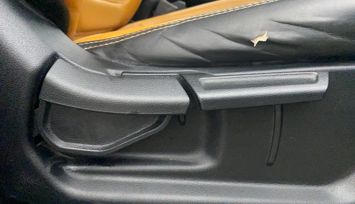 2021 Hyundai VENUE SX 1.0 TURBO IMT, Petrol, Manual, 56,990 km, Driver Side Adjustment Panel