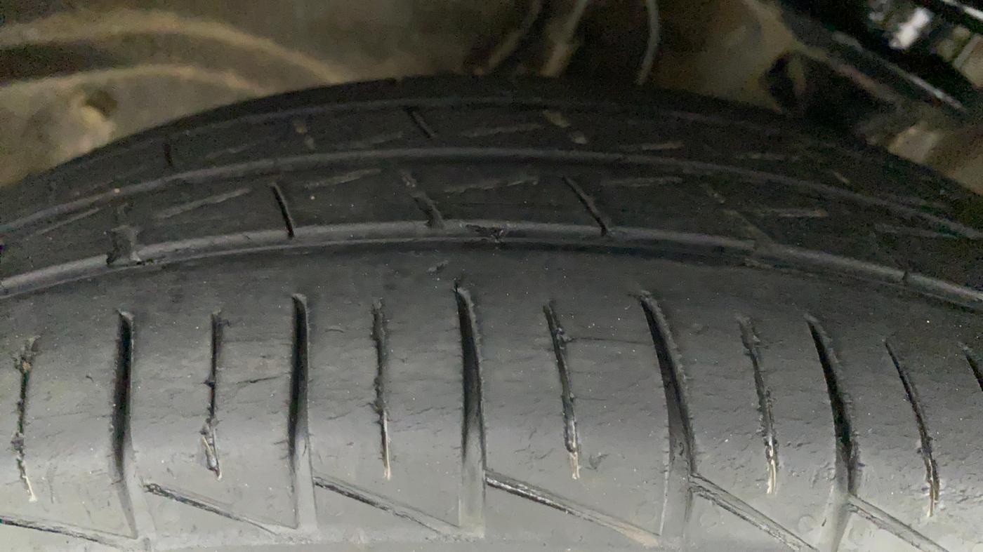 2019 Maruti Alto LXI CNG, CNG, Manual, 55,871 km, Left Front Tyre Tread