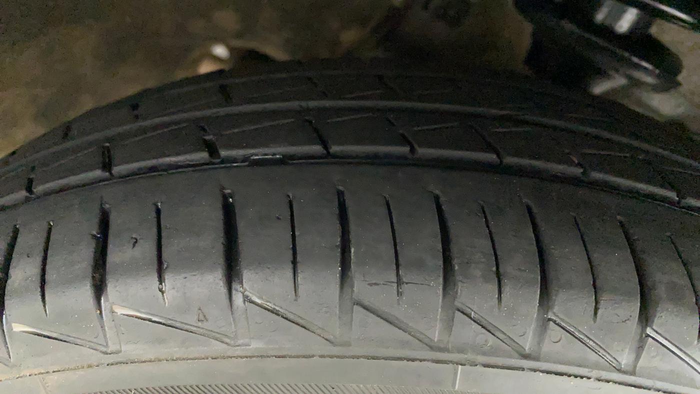 2019 Maruti Alto LXI CNG, CNG, Manual, 55,871 km, Right Front Tyre Tread