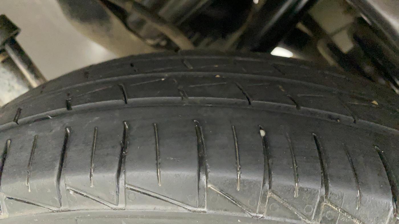 2019 Maruti Alto LXI CNG, CNG, Manual, 55,871 km, Left Rear Tyre Tread
