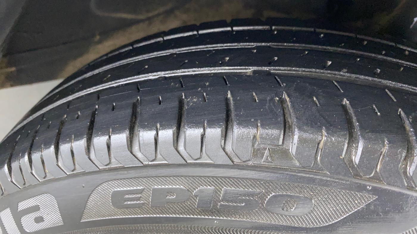 2017 Maruti Dzire VXI, Petrol, Manual, 22,106 km, Right Front Tyre Tread