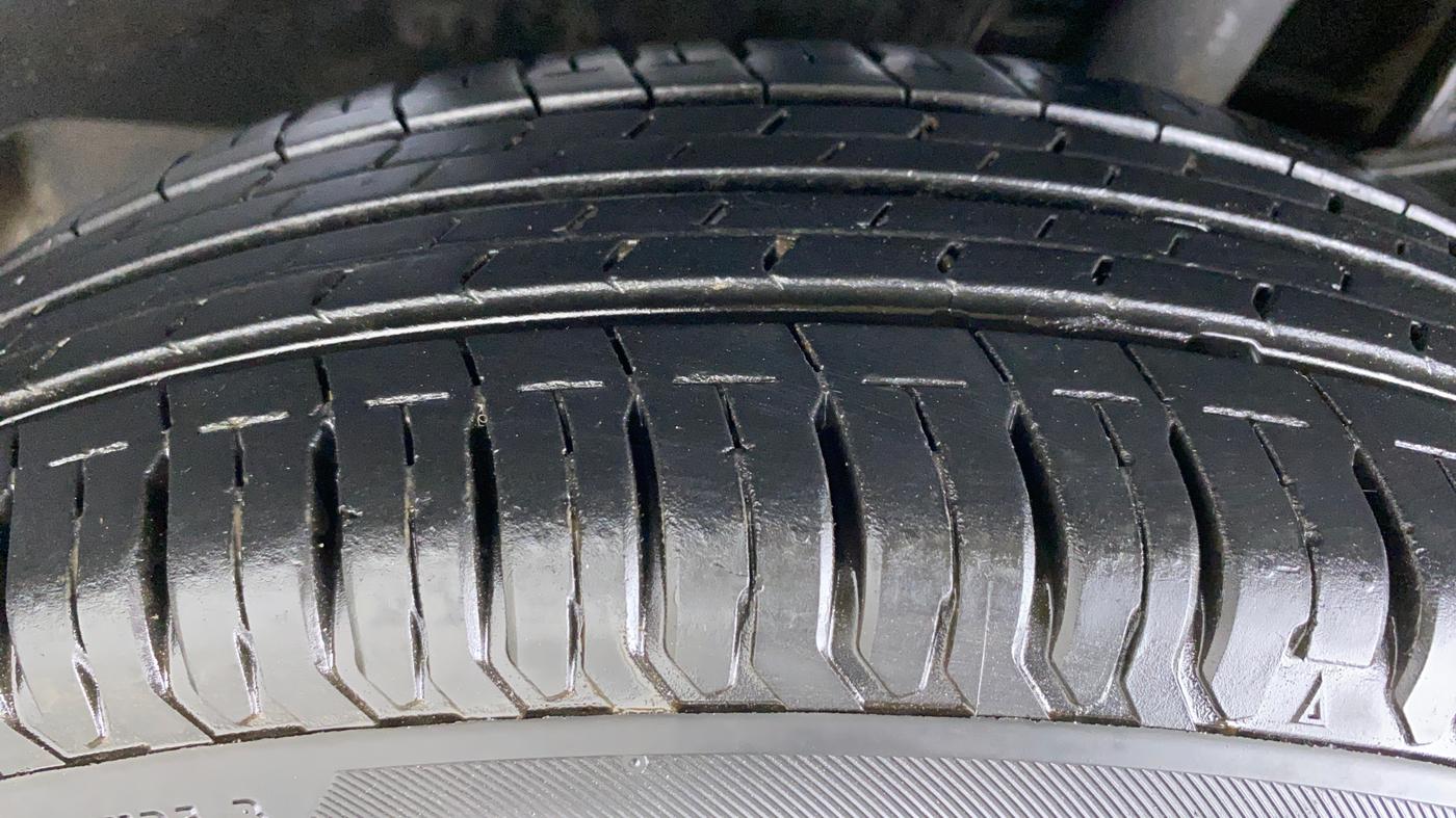 2017 Maruti Dzire VXI, Petrol, Manual, 22,106 km, Left Rear Tyre Tread