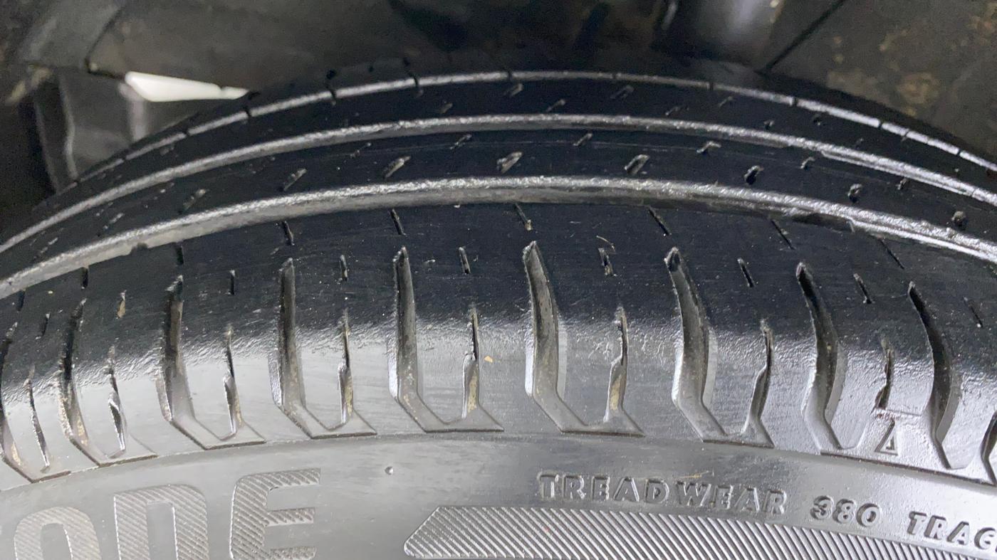 2017 Maruti Dzire VXI, Petrol, Manual, 22,106 km, Left Front Tyre Tread