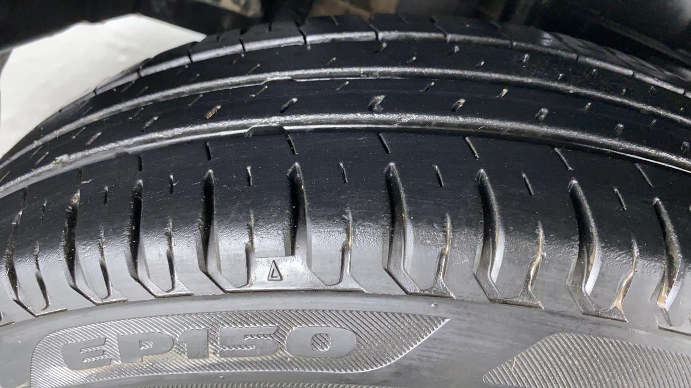 2017 Maruti Dzire VXI, Petrol, Manual, 22,106 km, Right Rear Tyre Tread