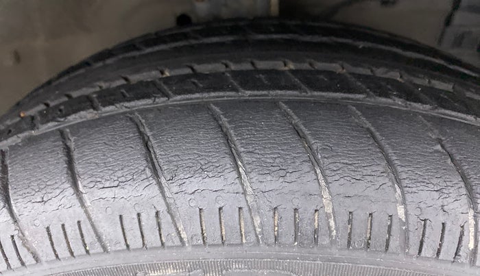 2016 Maruti Swift ZXI D, Petrol, Manual, 51,933 km, Right Front Tyre Tread