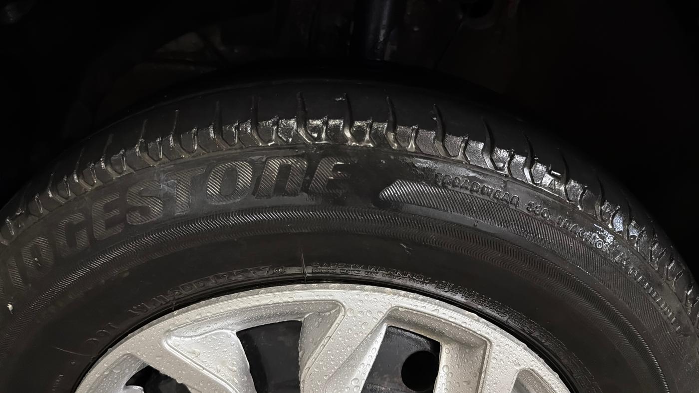 2017 Maruti Dzire VXI, Petrol, Manual, 1,16,292 km, Left Front Tyre Tread