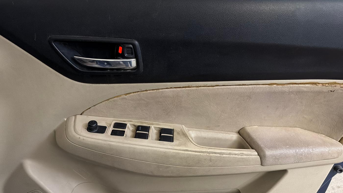 2017 Maruti Dzire VXI, Petrol, Manual, 1,16,292 km, Driver Side Door Panels Control