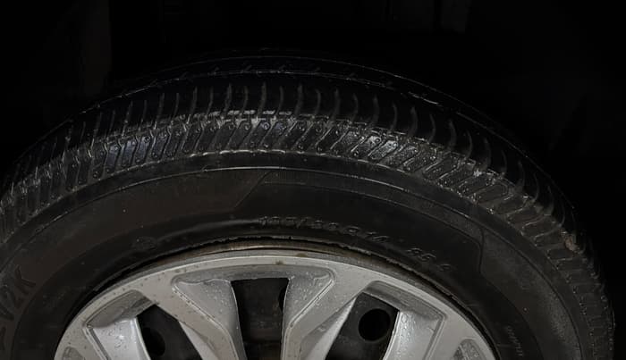 2017 Maruti Dzire VXI, Petrol, Manual, 1,16,245 km, Right Rear Tyre Tread