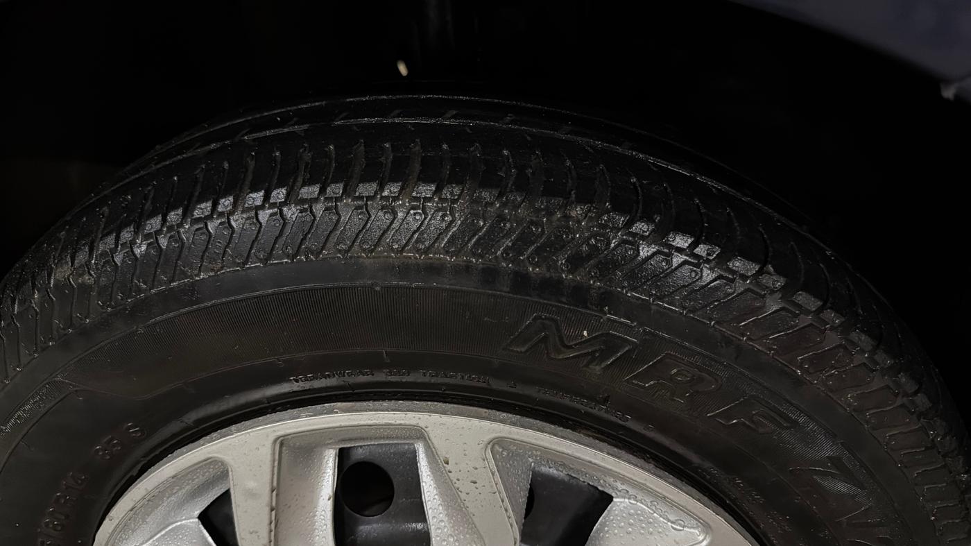 2017 Maruti Dzire VXI, Petrol, Manual, 1,16,292 km, Right Front Tyre Tread
